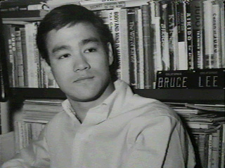 Bruce%20Lee%2006.jpg (43858 bytes)