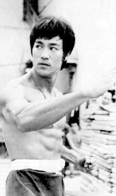 Bruce%20Lee%2012.jpg (33340 bytes)