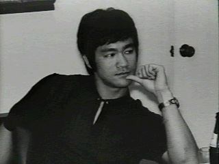 Bruce%20Lee%2015.jpg (32063 bytes)