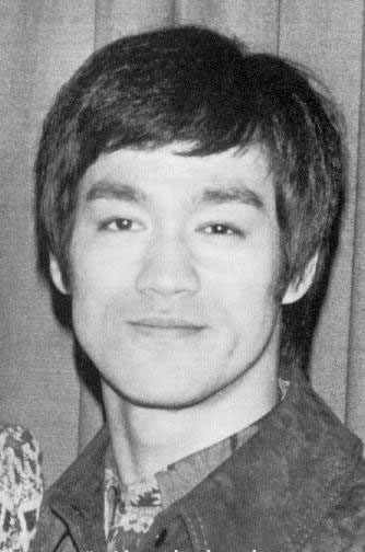 Bruce%20Lee%2020.jpg (39005 bytes)