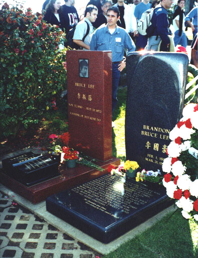 bruce headstones.jpg (93927 bytes)