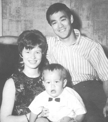 family.jpg (22158 bytes)